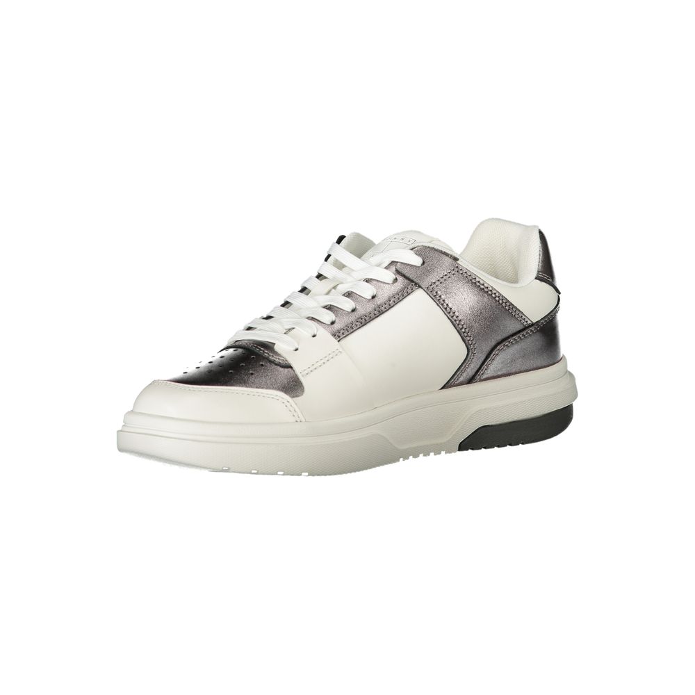 Sneakers femme Tommy Hilfiger en polyuréthane blanc, style décontracté avec semelle blanche et détails élégants.