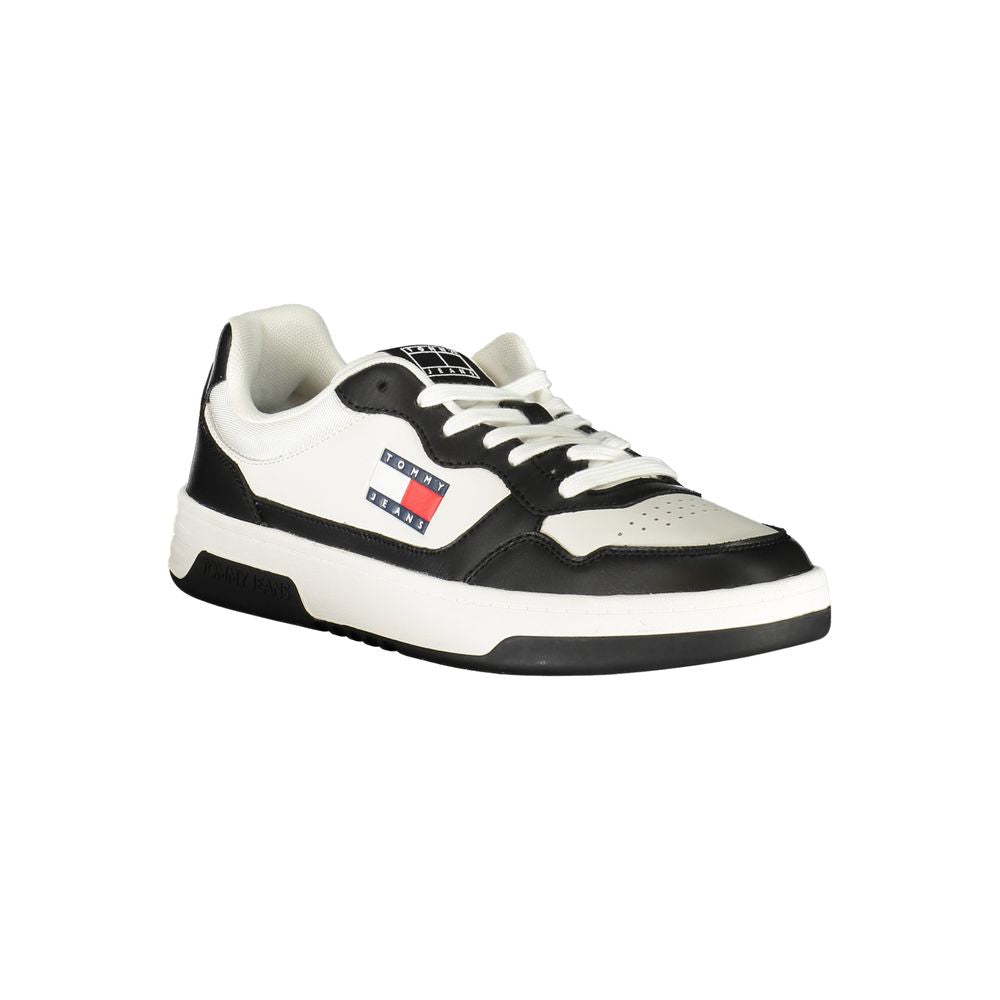 Sneakers pour hommes Tommy Hilfiger en polyurethane noir, style décontracté avec semelle blanche et design moderne.