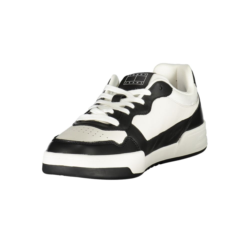 Sneaker homme en polyuréthane noir de Tommy Hilfiger, design moderne avec semelle blanche et logo distinctif.