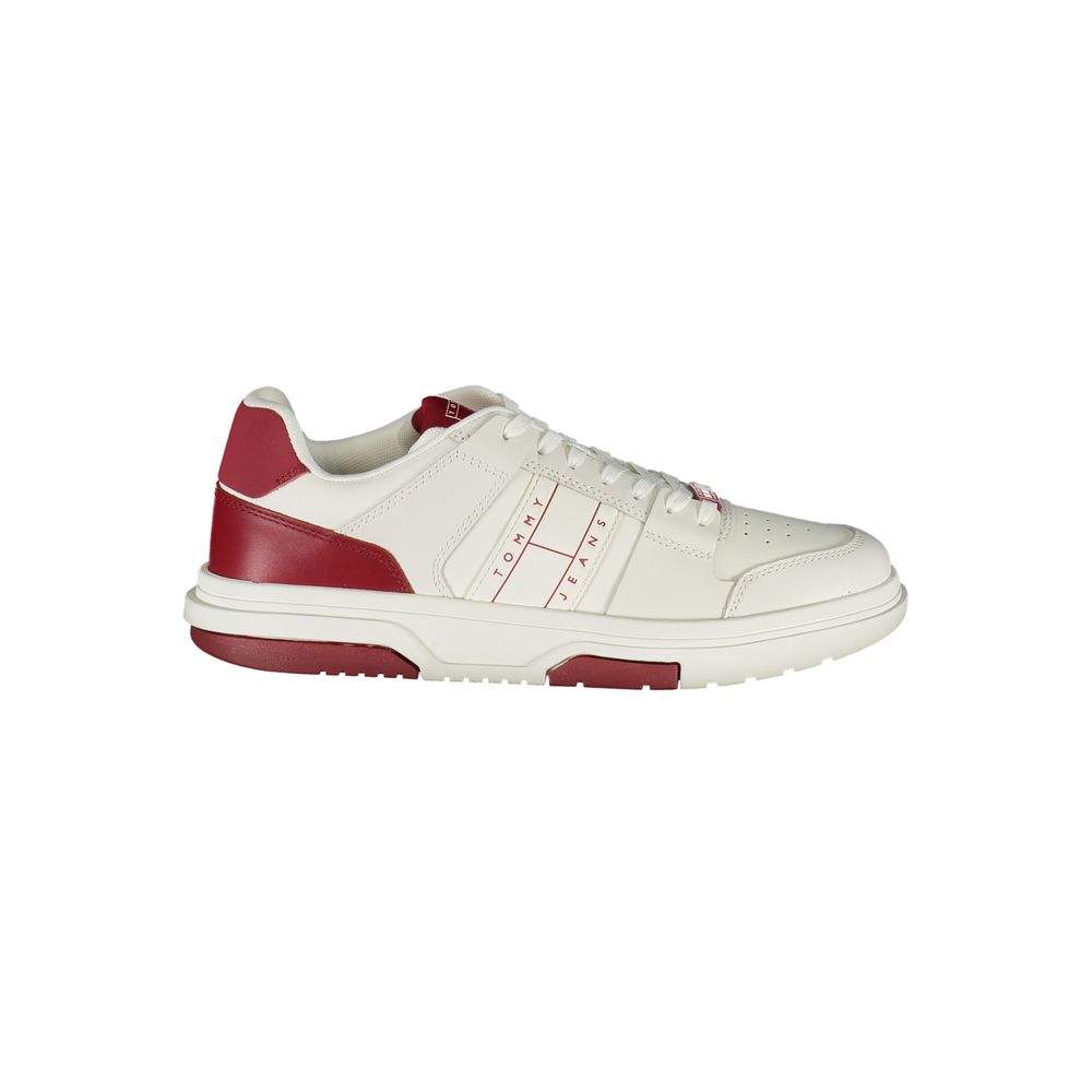 Sneaker en polyuréthane rouge pour homme de la marque Tommy Hilfiger, vue de côté.
