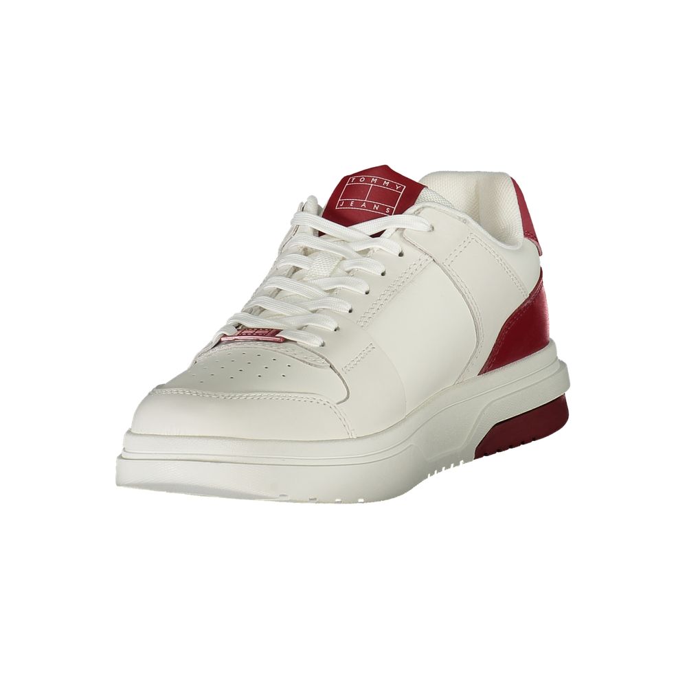 Sneaker en polyuréthane rouge pour homme de la marque Tommy Hilfiger, vue de côté montrant le design moderne et le logo.