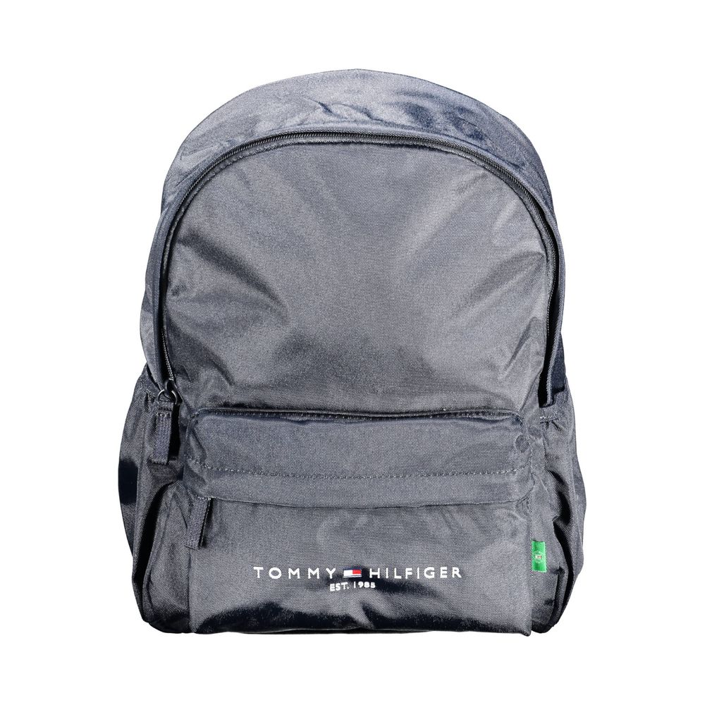 Sac à dos homme Tommy Hilfiger en polyester recyclé bleu, avec poches et bretelles ajustables, pour un style pratique et écologique.