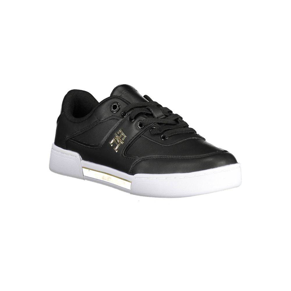 Sneakers pour femmes Tommy Hilfiger en polyester noir, style décontracté et moderne, avec logo Tommy Hilfiger visible.