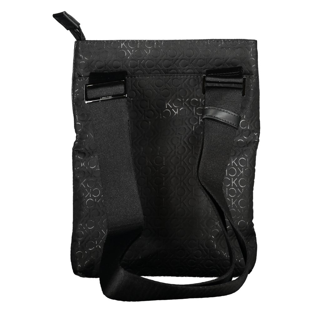 Sac à bandoulière pour homme en polyester noir de la marque Calvin Klein, avec détails élégants et design moderne.