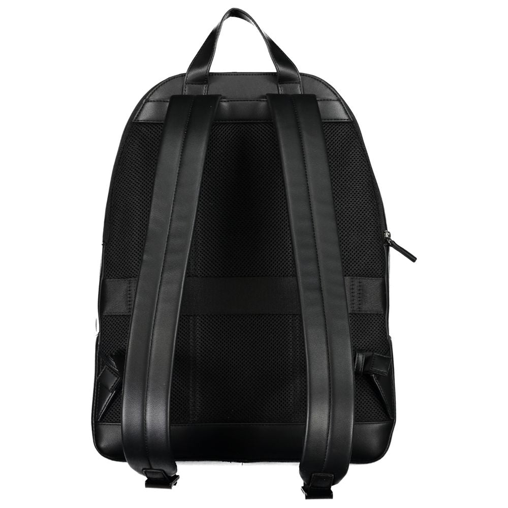 Sac à dos urbain Tommy Hilfiger Chic Urban Traveler avec compartiments spacieux et design moderne.
