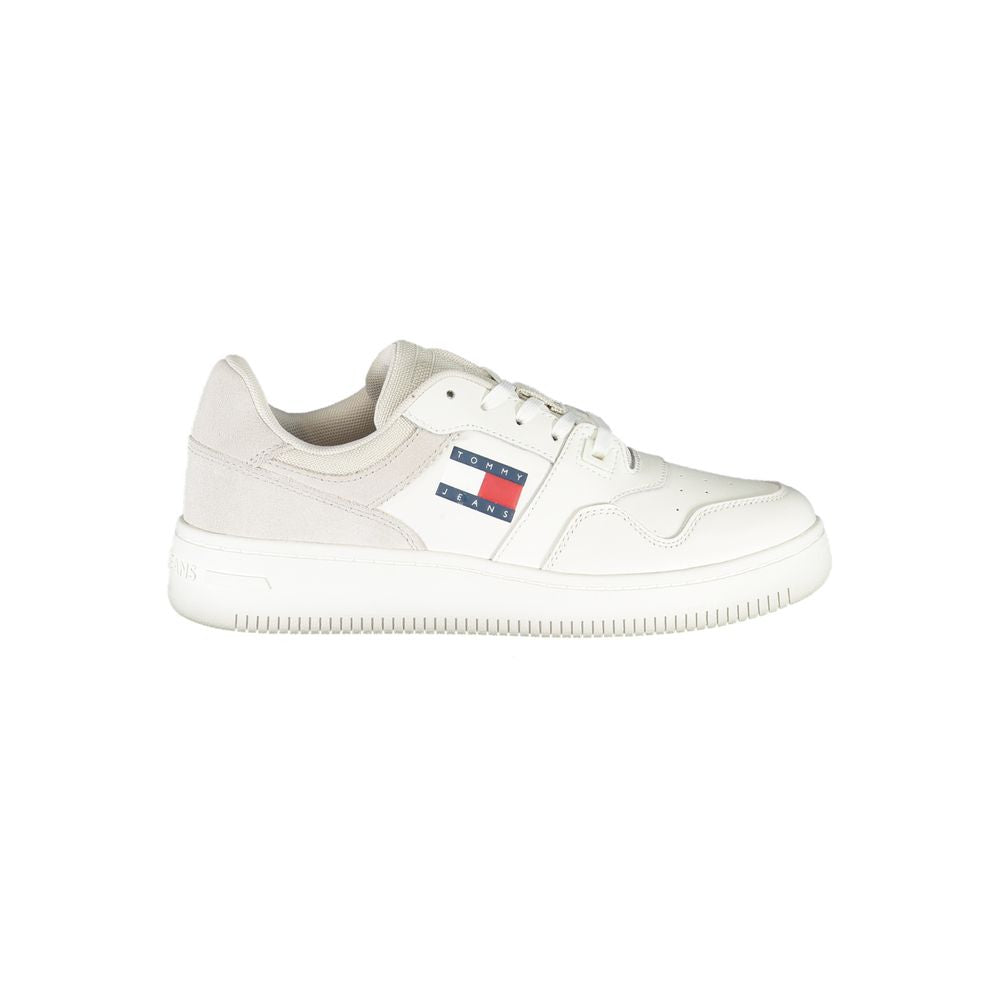 Sneakers en cuir blanc pour femme de la marque Tommy Hilfiger, avec design élégant et confortable.
