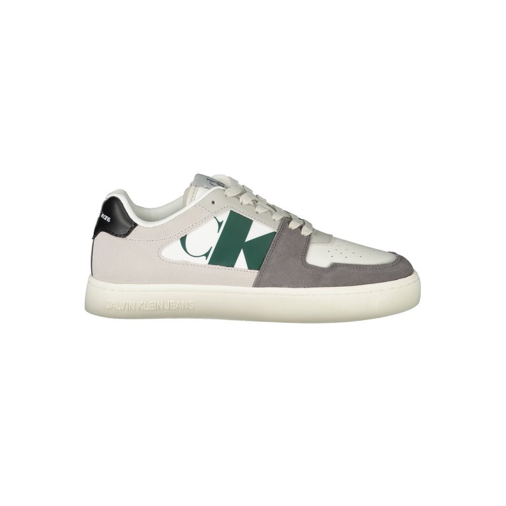 Sneaker homme en polyester blanc de Calvin Klein, vue de face, avec design moderne et semelle blanche visible.