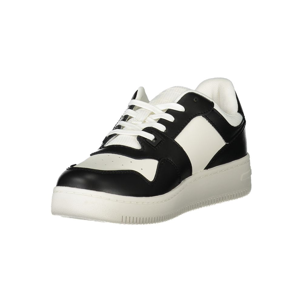 Sneakers en polyuréthane blanches pour femmes de Tommy Hilfiger, moderne et élégantes, avec design épuré et logo visible.
