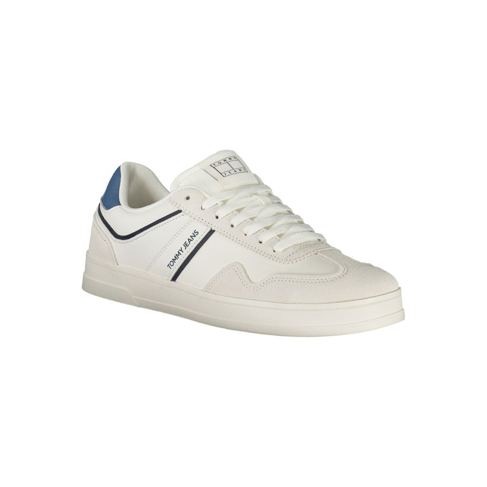Chaussure sneaker blanche en polyuréthane pour homme de la marque Tommy Hilfiger, vue de côté.