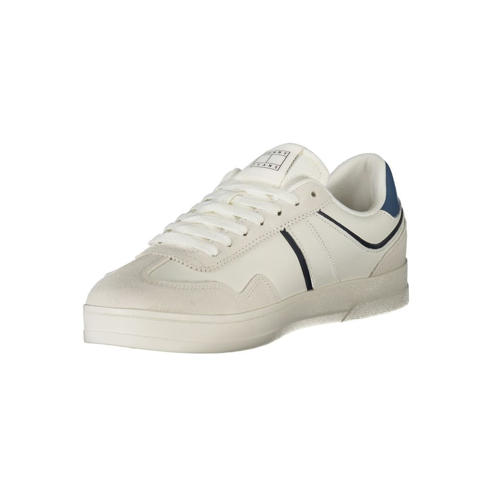 Chaussure sneakers pour hommes Tommy Hilfiger en polyuréthane blanc, style décontracté et moderne.