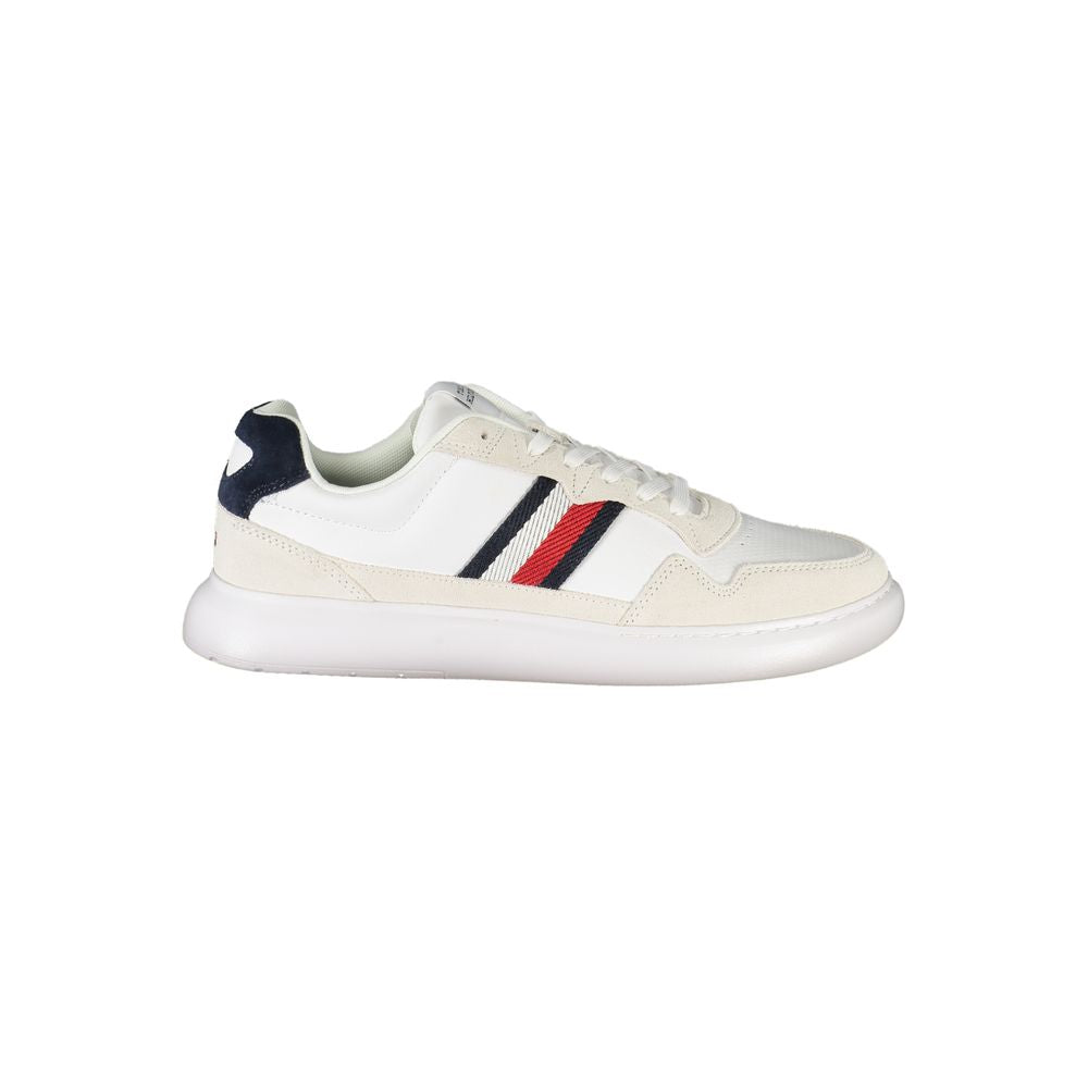 Sneakers pour homme Tommy Hilfiger blanches en polyuréthane avec semelle blanche, style décontracté et moderne.