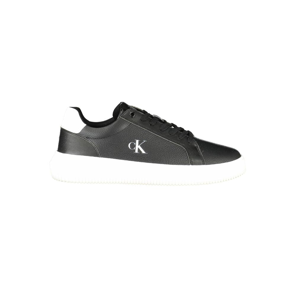 Sneakers noires en cuir pour hommes de la marque Calvin Klein, avec design moderne et détails élégants.