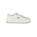 Chaussures sneakers blanches pour femmes en cuir Tommy Hilfiger, style décontracté et élégant, vue de face.