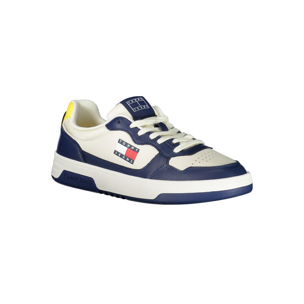 Chaussures Tommy Hilfiger pour homme, baskets en polyuréthane bleues avec semelle blanche, style sportif et moderne.