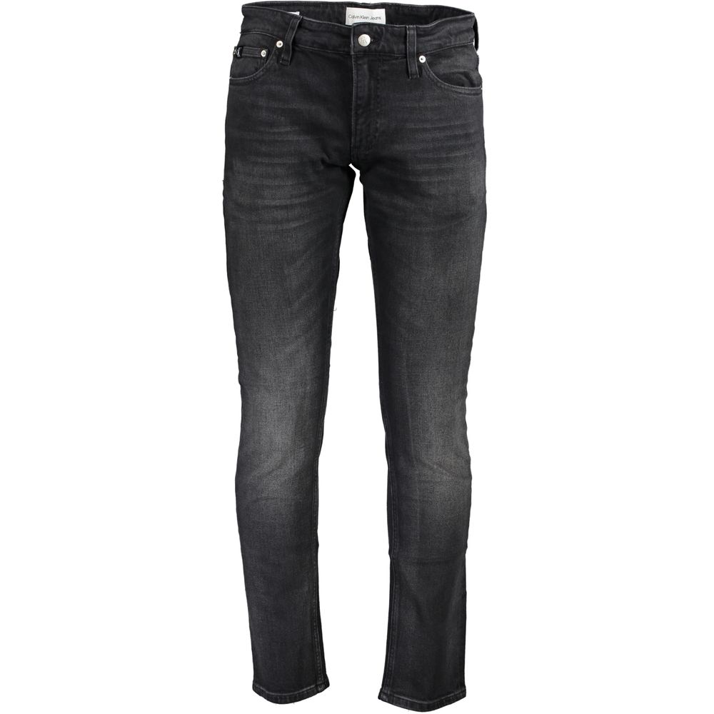 Jeans slim en coton noir pour homme de la marque Calvin Klein, coupe ajustée, vue en gros plan.