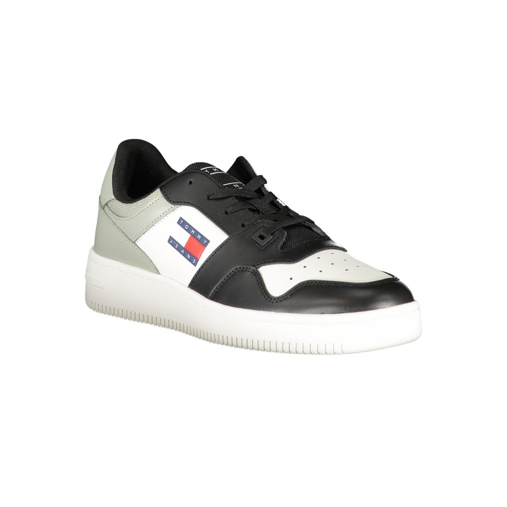 Chaussure sneaker en cuir noir pour homme de Tommy Hilfiger, style décontracté et confortable.