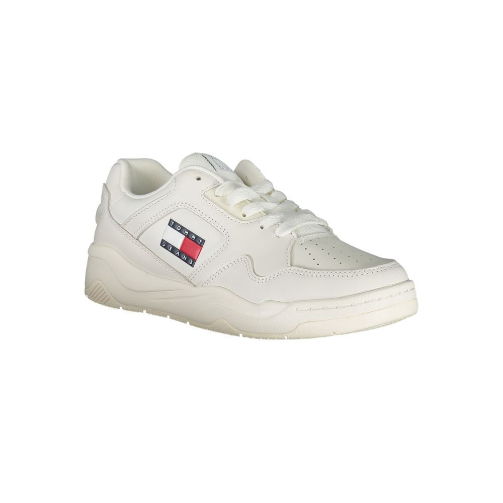 Sneakers blanches en polyuréthane Tommy Hilfiger pour femme, design moderne et confortable, vue de face.