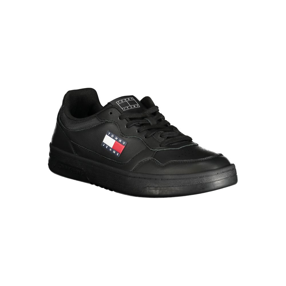 Chaussures sneaker noires en polyuréthane Tommy Hilfiger pour homme, style décontracté et moderne.