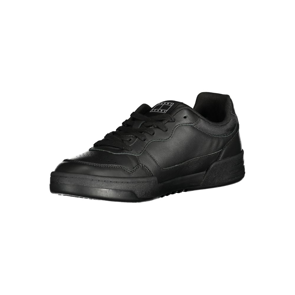 Sneaker homme Tommy Hilfiger en polyuréthane noir, style décontracté avec semelle blanche et design moderne.