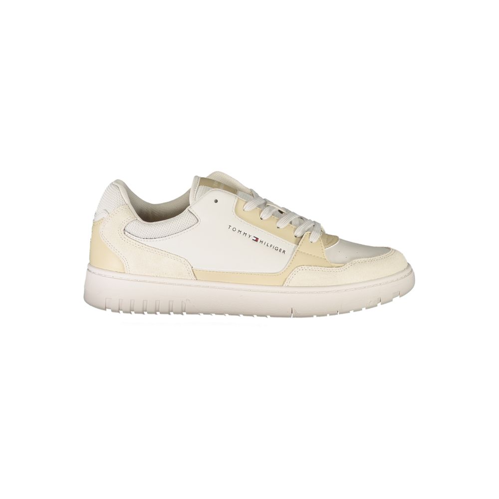 Sneaker homme beige en polyuréthane Tommy Hilfiger, style décontracté avec semelle blanche et détails modernes.