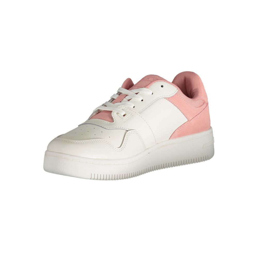 Sneaker en cuir rose pour femmes de la marque Tommy Hilfiger, design élégant et confortable, visible avec détails de la chaussure.