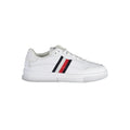 Sneaker en cuir blanc pour homme de la marque Tommy Hilfiger, vue de profil avec détails de la semelle et du design élégant.
