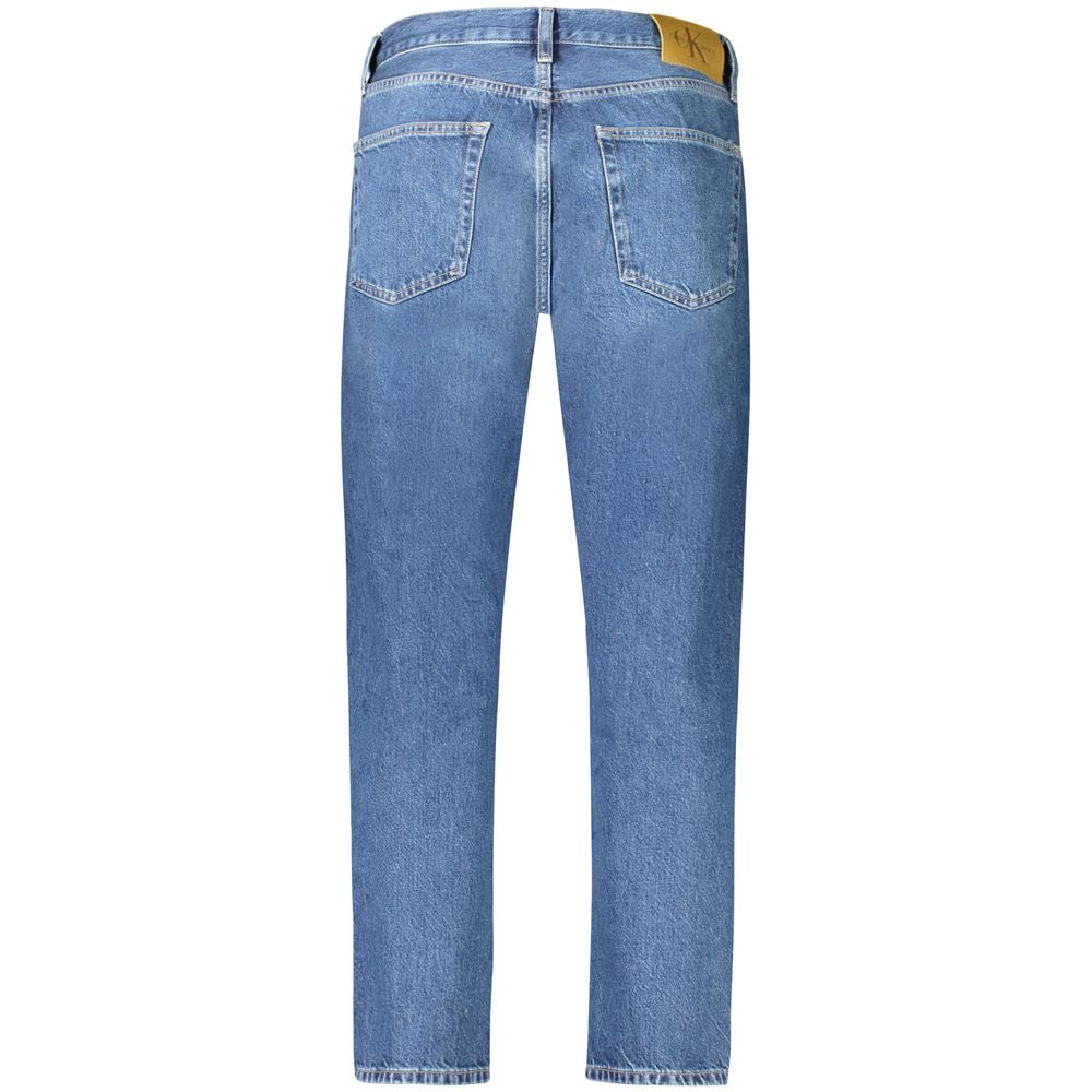 Jeans hommes en coton Calvin Klein Blu avec coupe classique, visible avec détails de couture et poches avant.