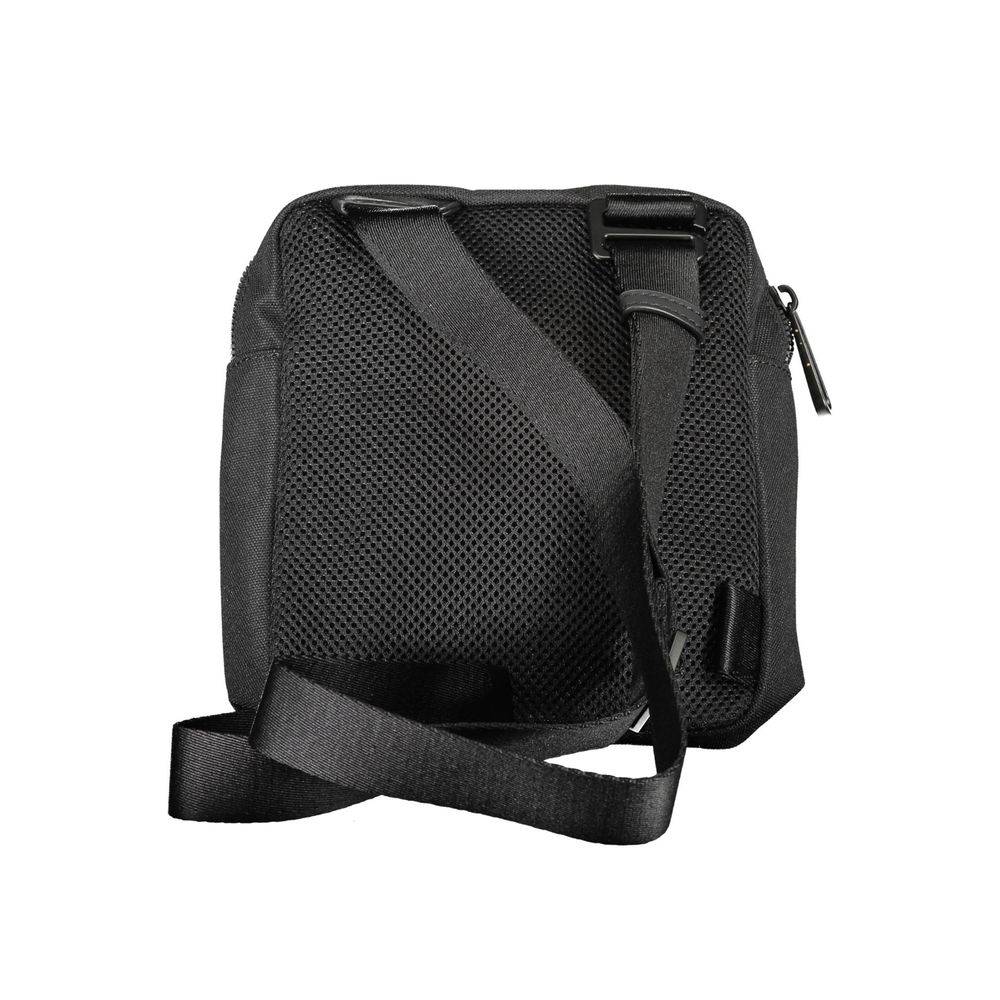 Sac à bandoulière pour homme Calvin Klein en polyester noir, avec détails modernes et logo visible sur la surface.