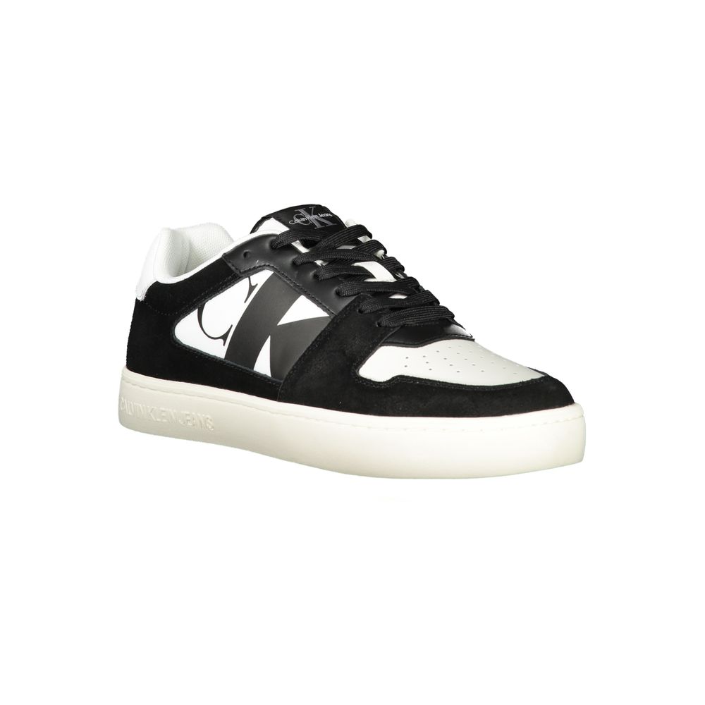 Sneaker homme en polyester blanc de la marque Calvin Klein, vue de face avec semelle blanche et design épuré.