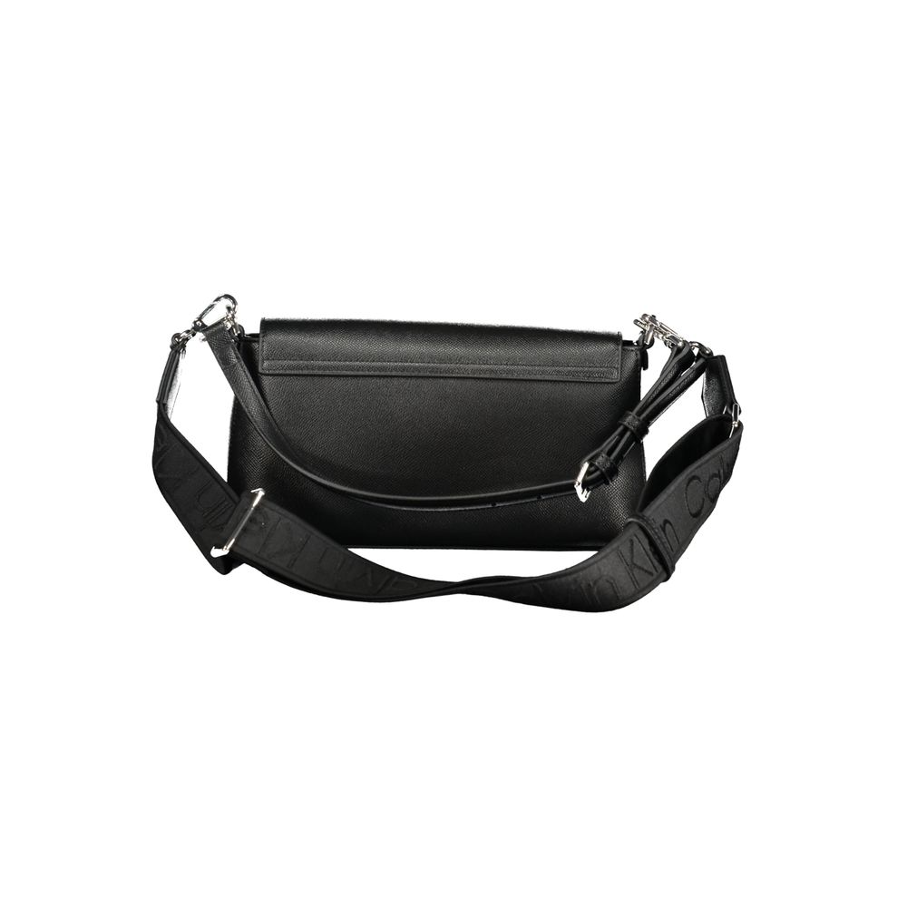 Sac à main noir en polyuréthane pour femmes de la marque Calvin Klein, avec détails élégants et finition soignée.