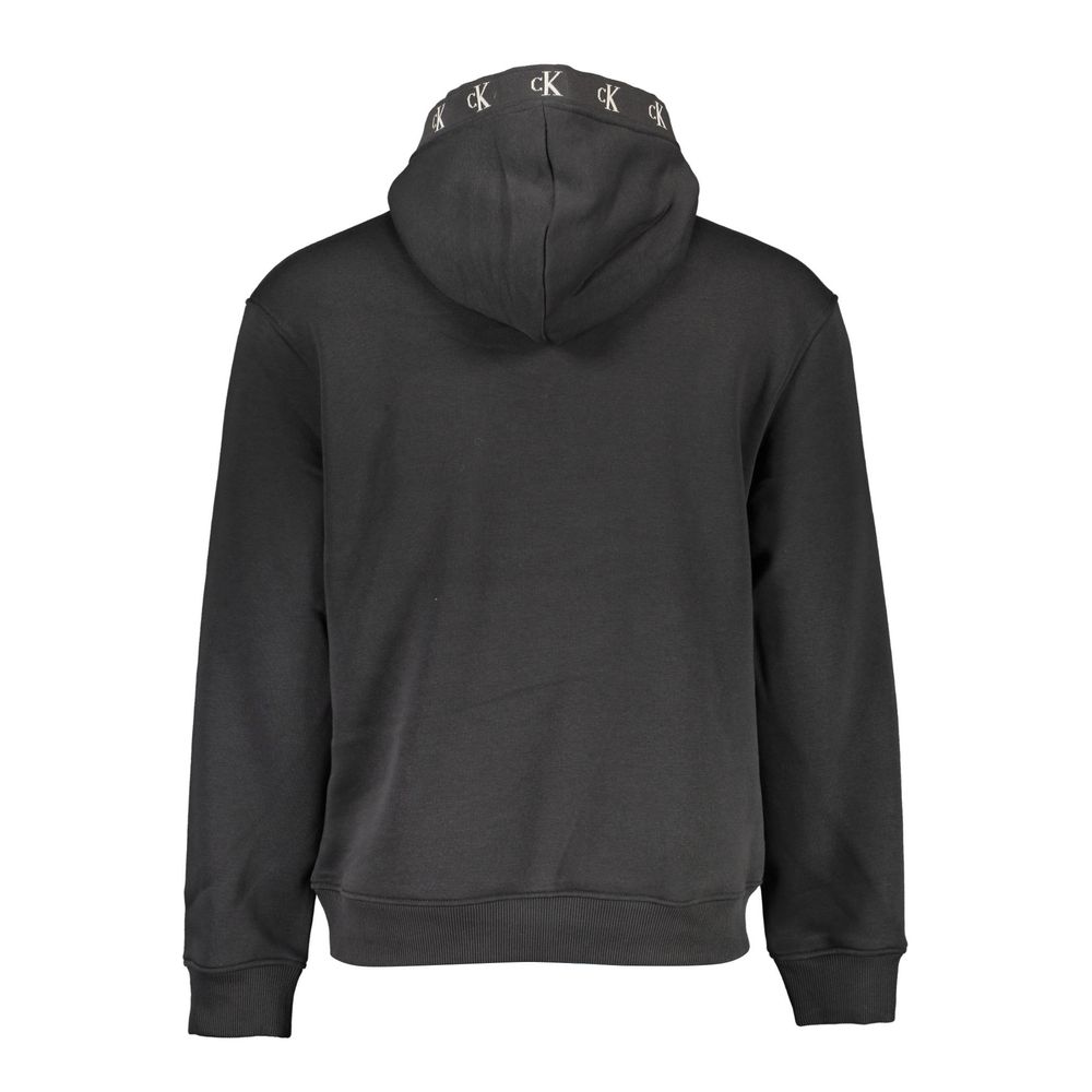 Sweatshirt à capuche en coton noir pour homme de la marque Calvin Klein, vue de face, décontractée et confortable.