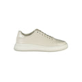 Sneakers pour femmes en cuir beige de Calvin Klein, vue de côté, avec semelle blanche et design élégant.
