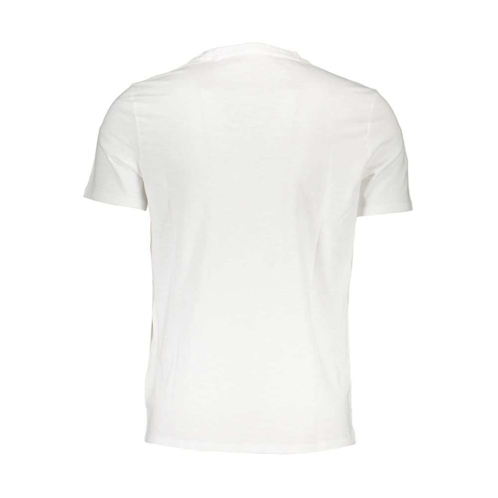 T-shirt blanc pour homme Guess Jeans en coton, vue rapprochée du devant avec logo Guess à l'avant.