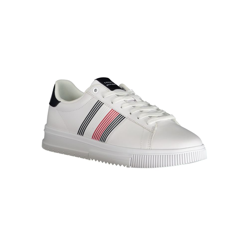 Chaussures Tommy Hilfiger blanches en polyuréthane pour homme, sneakers élégants avec design moderne.