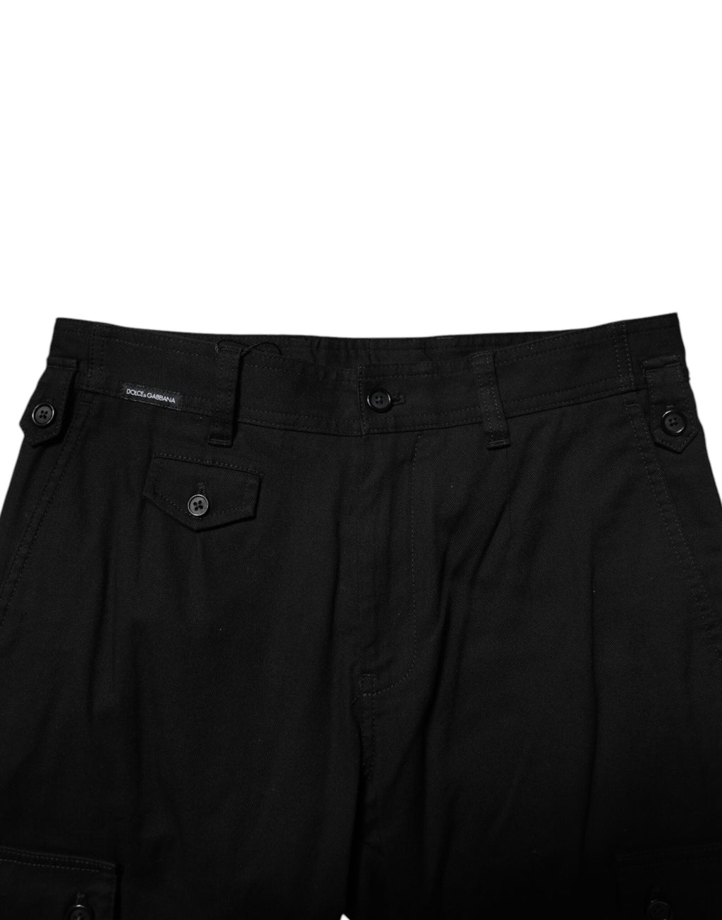Pantalons homme Dolce & Gabbana en coton noir, coupe formelle et courte, visibles en gros plan.