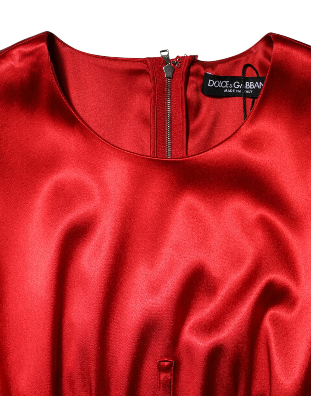 Robe midi sans manches en acétate rouge de Dolce & Gabbana, coupe ajustée et élégante, vue de face.