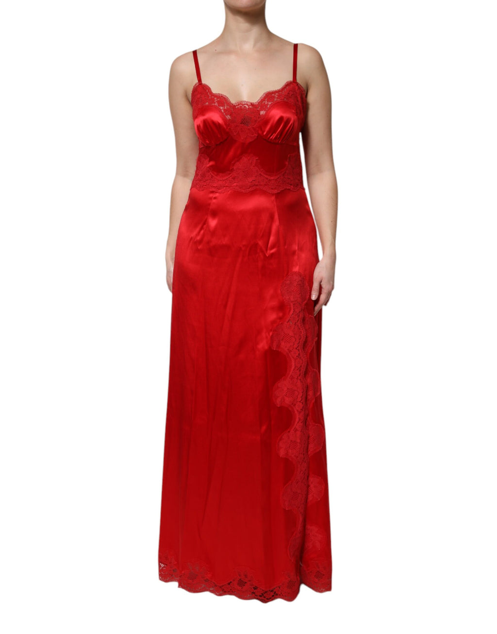 Robe longue sans manches en soie rouge de Dolce & Gabbana, robe maxi élégante et fluide.