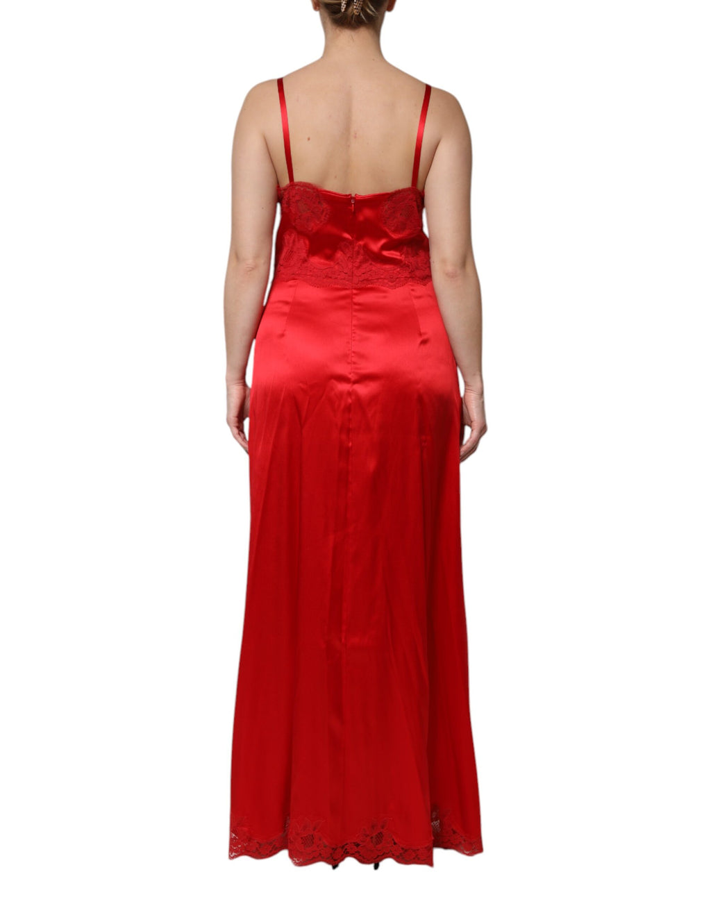 Robe longue sans manches en soie rouge de Dolce & Gabbana, robe maxi élégante et fluide, idéale pour les occasions spéciales.