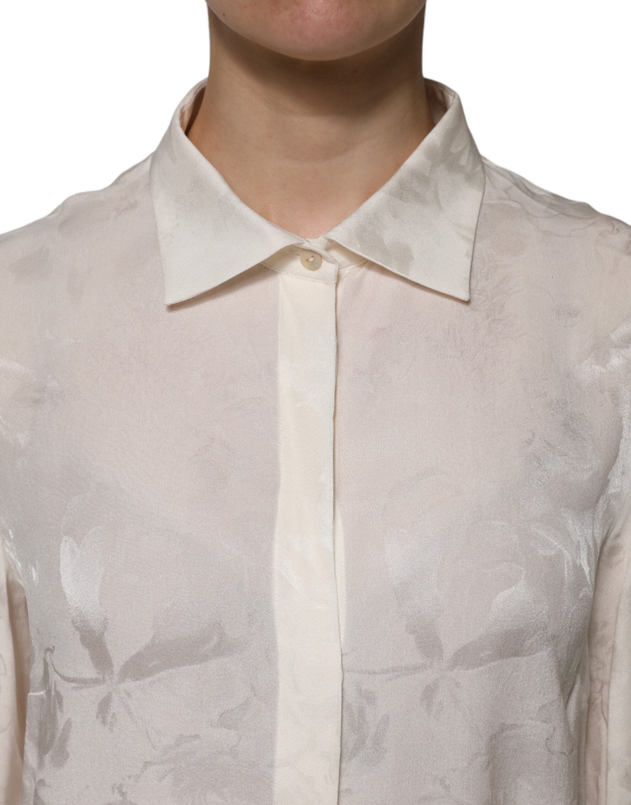 Chemise Dolce & Gabbana blanche à manches longues, boutonnière élégante, vue de face.