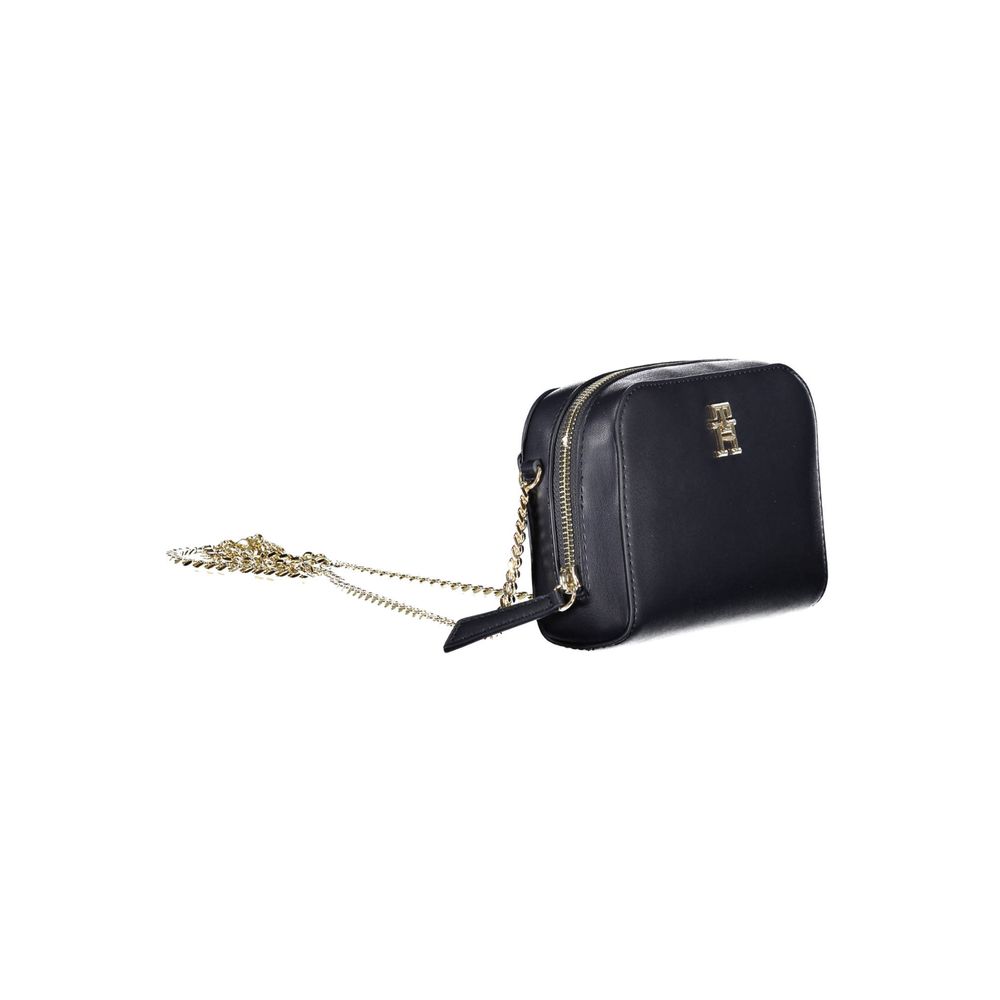 Sac à main pour femmes Tommy Hilfiger en polyuréthane bleu, élégant et spacieux, avec design moderne et logo visible.
