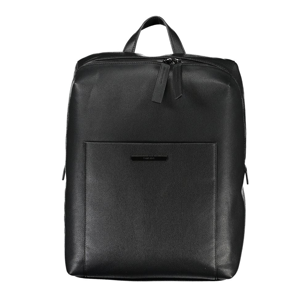 Sac à dos pour homme Calvin Klein en polyester noir, avec compartiments et design épuré visible sur l'image.