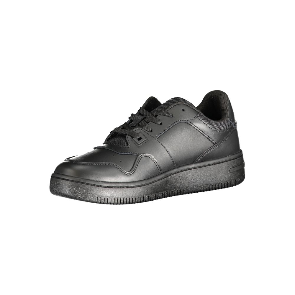 Sneaker en cuir noir pour femmes de la marque Tommy Hilfiger, vue de profil, avec semelle blanche et détails élégants.