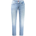 Jean slim tapered en coton bleu azur de Tommy Hilfiger pour homme, coupe moderne et élégante, détail clair visible sur la photo.