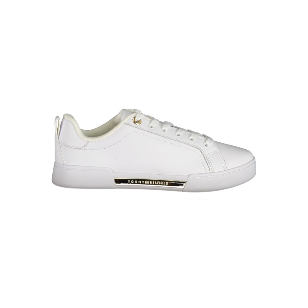 Sneakers en cuir blanc pour femme de Tommy Hilfiger, design élégant avec logo sur le côté.