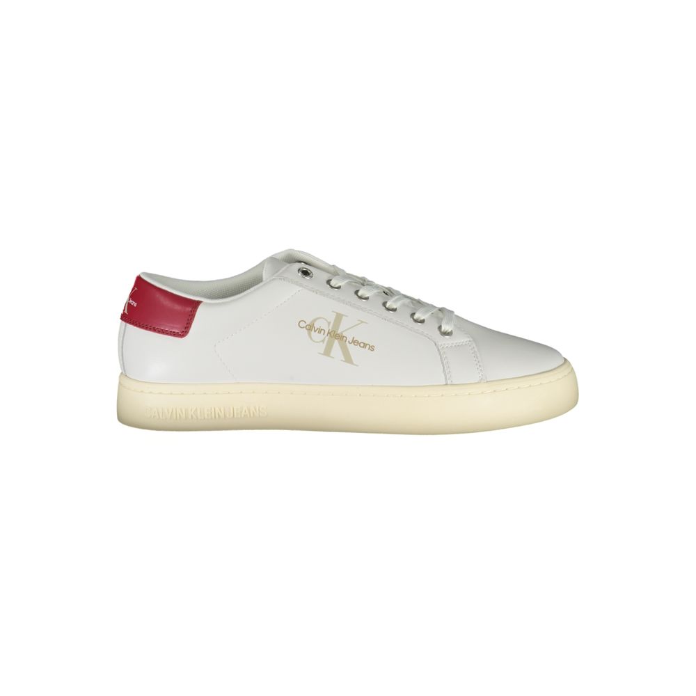 Sneaker pour homme Calvin Klein en polyester blanc, vue de face, avec semelle blanche et design épuré.