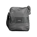 Sac à bandoulière homme Calvin Klein en polyester noir, avec détails modernes et bandoulière ajustable.