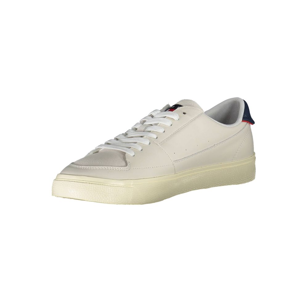 Chaussures sneakers en cuir blanc pour homme de la marque Tommy Hilfiger, vue de côté.