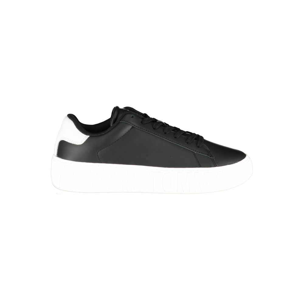 Sneakers pour homme Tommy Hilfiger en polyuréthane noir, avec design moderne et semelle blanche.