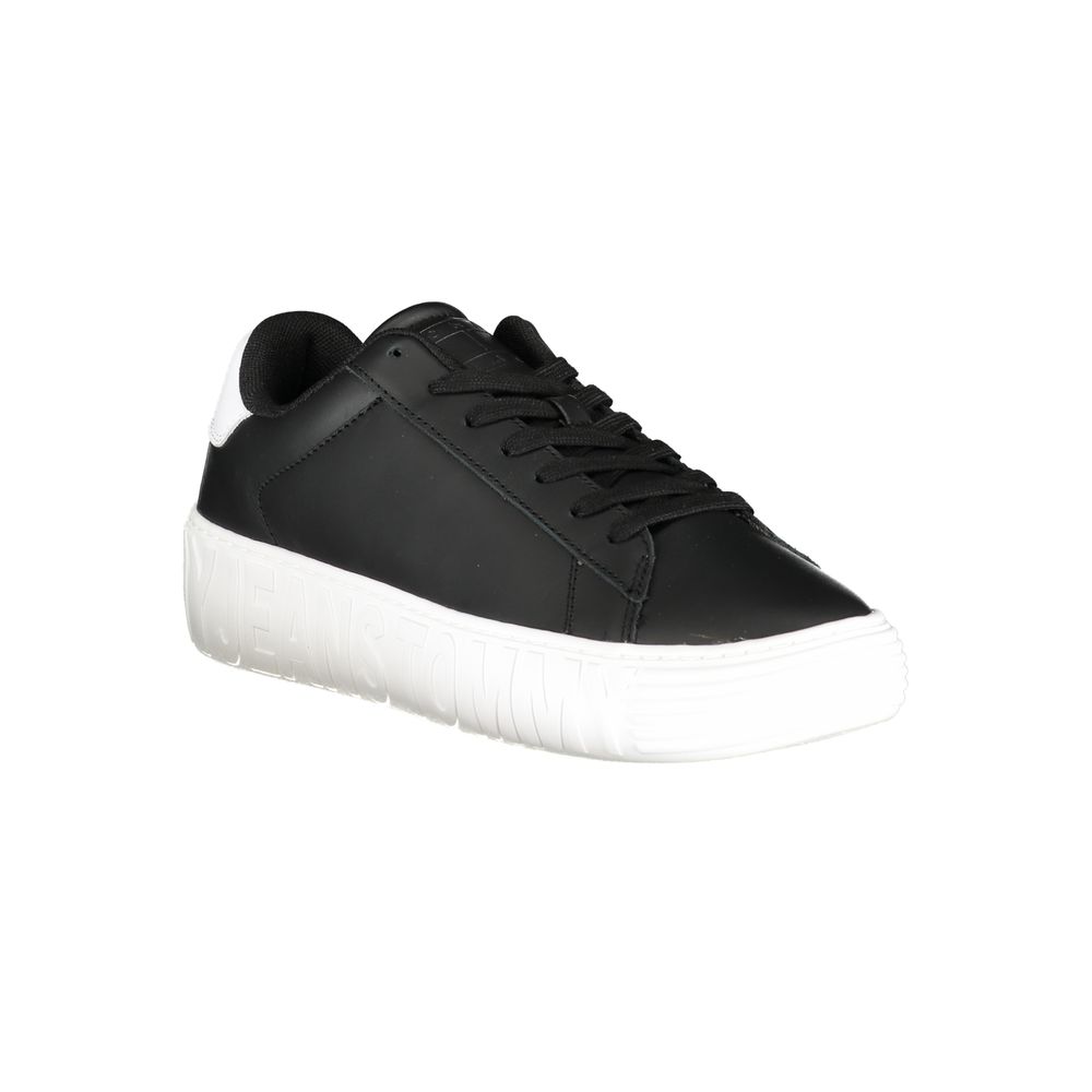 Sneakers pour homme Tommy Hilfiger en polyuréthane noir, décontractées et modernes, avec détails de la marque visible.