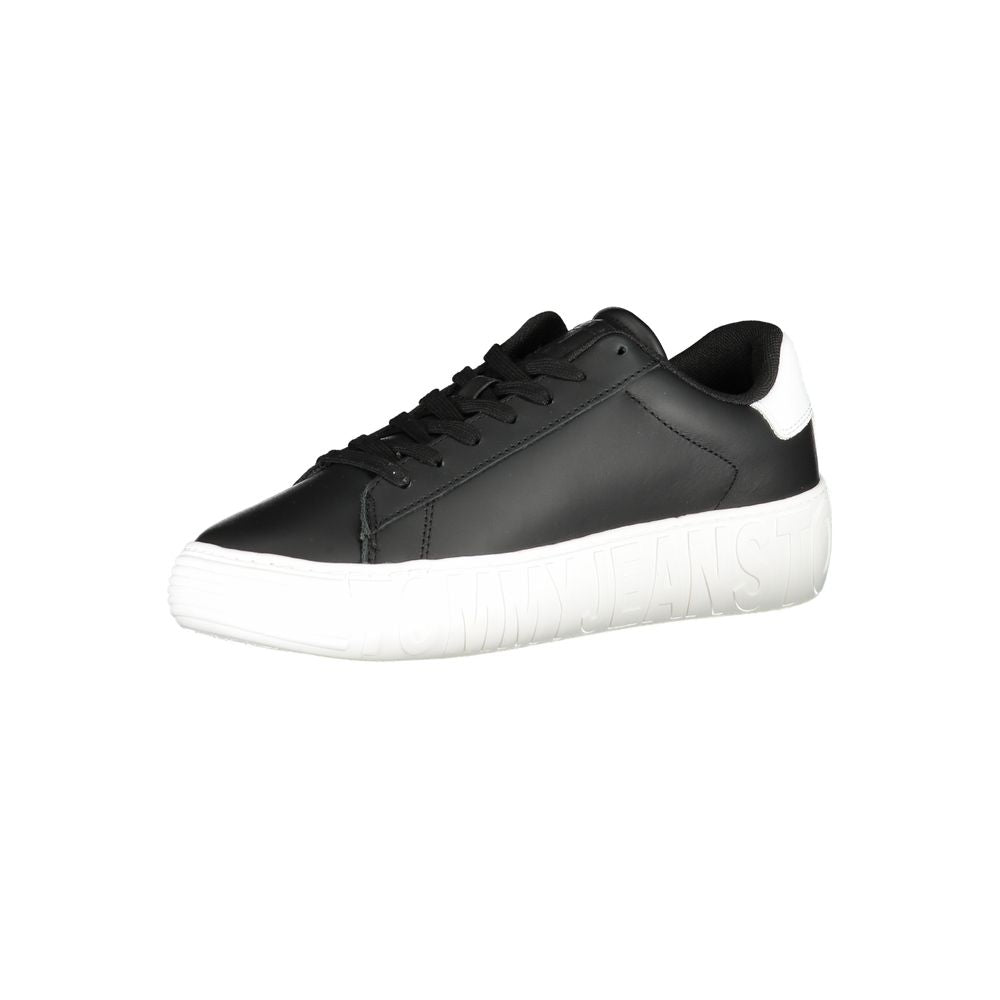 Sneakers pour homme Tommy Hilfiger en polyuréthane noir, avec design moderne et semelle blanche.